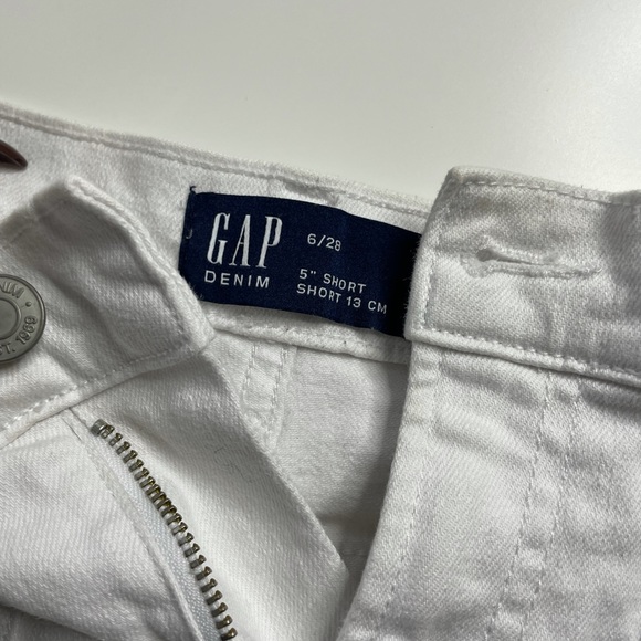 White denim shorts, size 6, great condition, barely worn - Picture 3 of 4